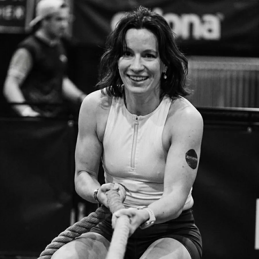 Tiffany, coach chez BodyMind Fitness, pendant un effort à la corde
