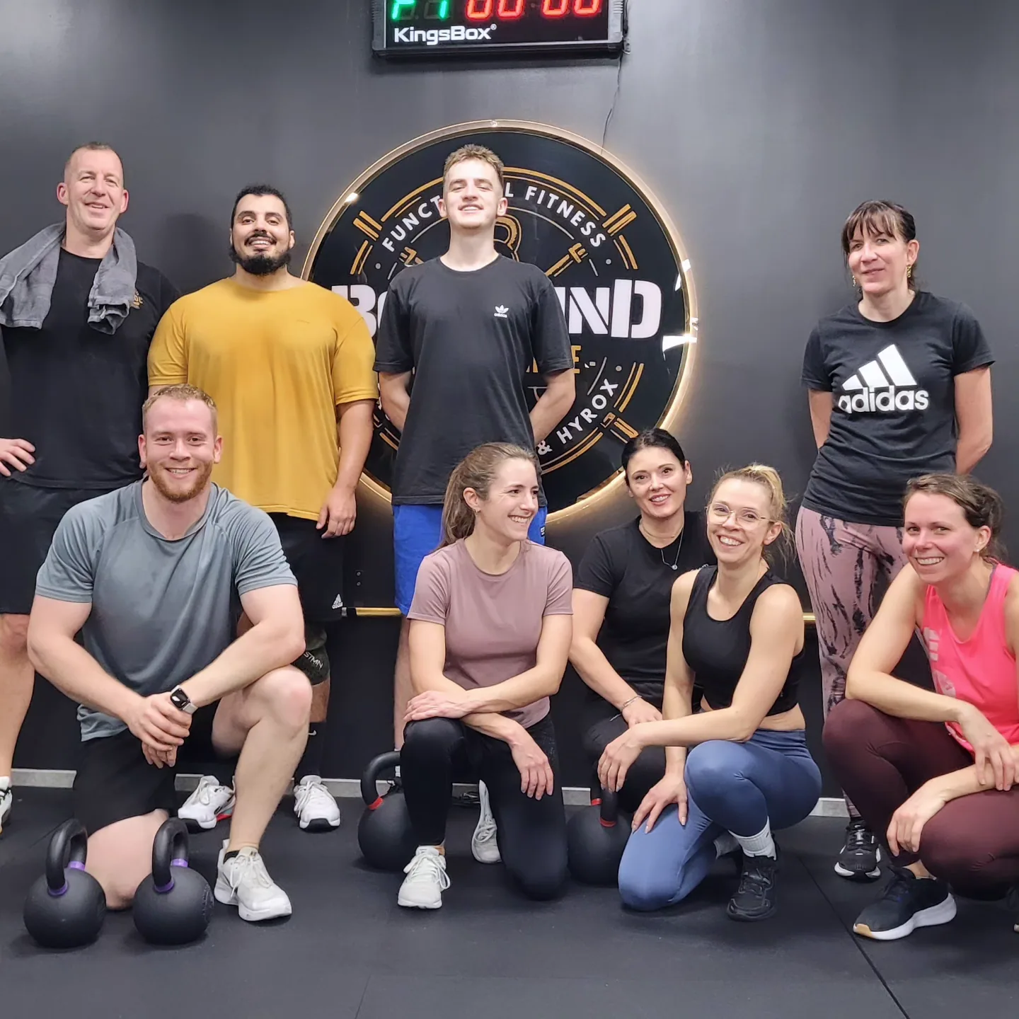 Petit groupe de membres BodyMind réuni après une séance coachée à Ghlin