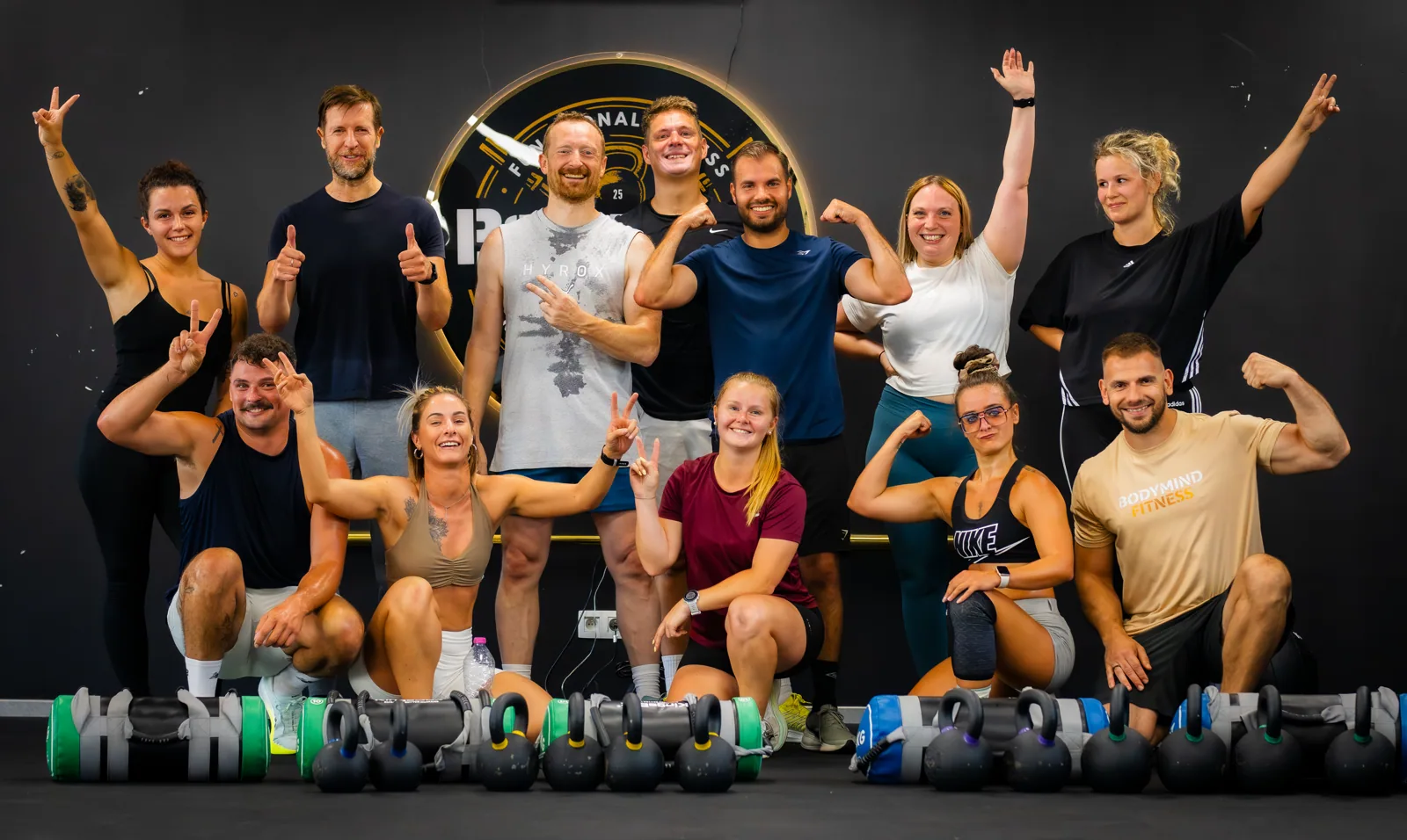 Groupe BodyMind réuni avec le matériel utilisé pendant un entraînement de CrossTraining