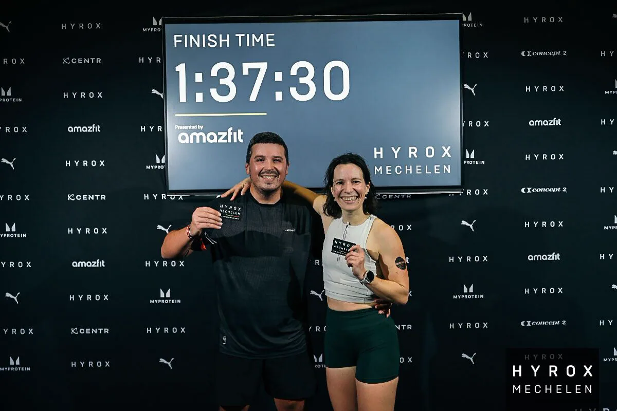 Duo de membres BodyMind après avoir terminé ensemble une compétition HYROX